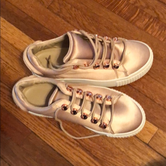 Kendall + Kylie Rose Platform Sneakers - Picture 1 of 2